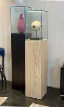 Load image into Gallery viewer, Adler Pedetals
