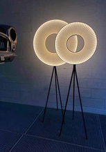 Load image into Gallery viewer, Tanutta Floor Lamp
