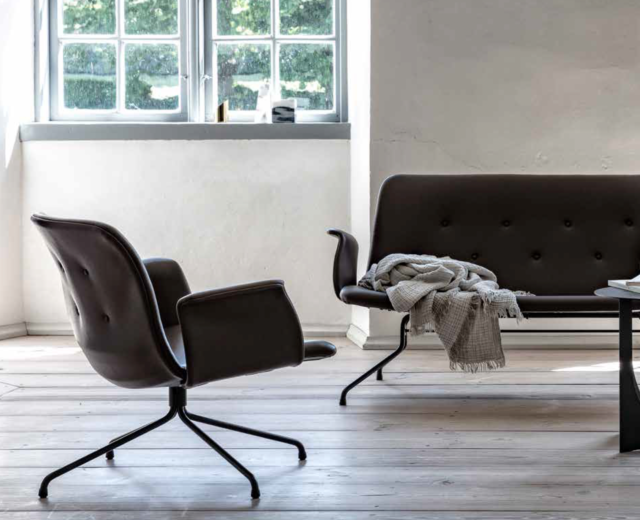 Primum Lounge Armchair