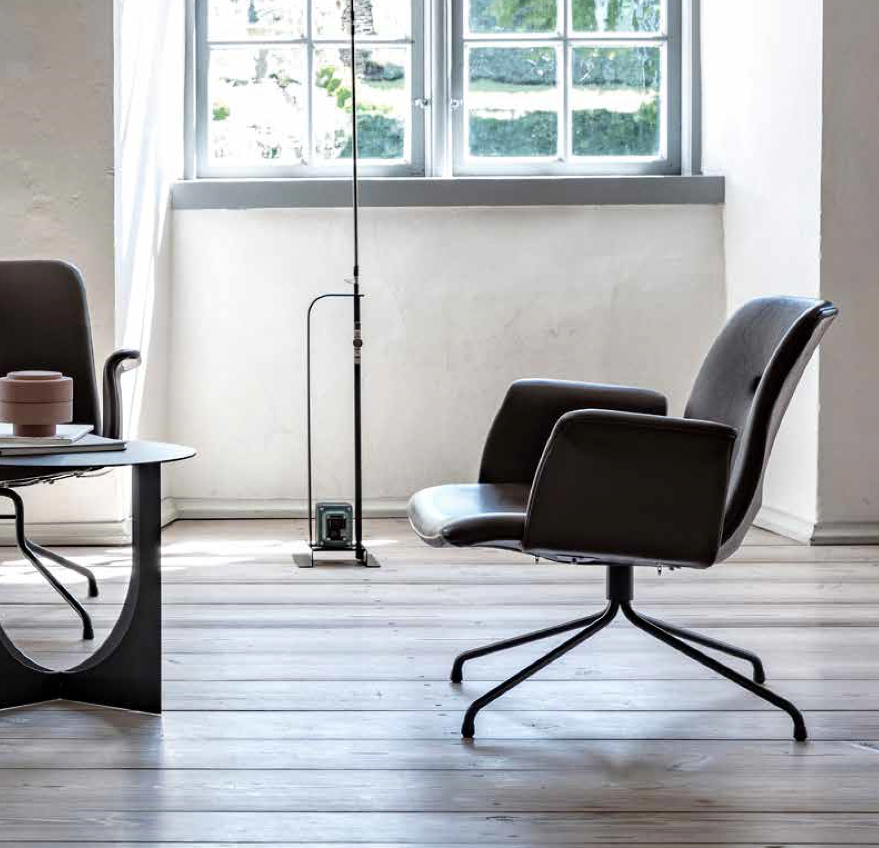 Primum Lounge Armchair